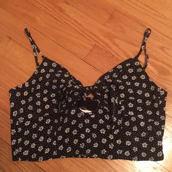 Planet Blue Milla Tie Front Top - Picture 2 of 3